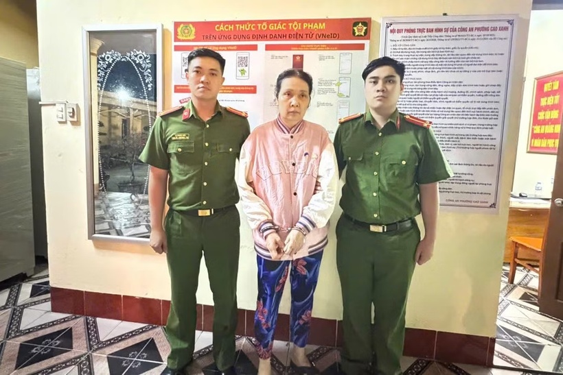 Bà Sâm tại cơ quan công an. (Ảnh: Công an phường Cao Xanh)