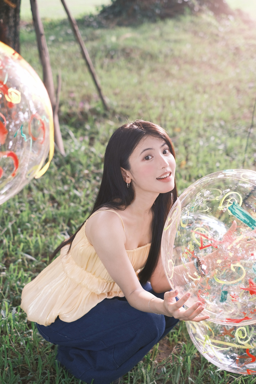Nữ sinh viên gây “sốt” mạng xã hội với bộ ảnh chụp vội đẹp "lay động lòng người" - 10