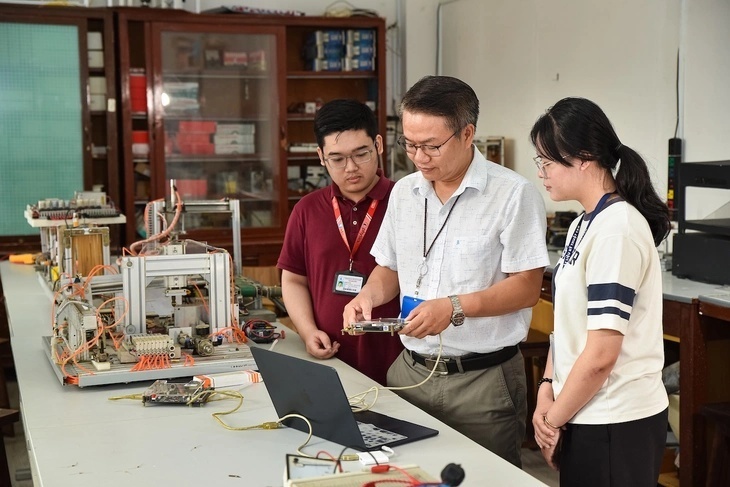 Bộ GD&ĐT đề xuất có ít nhất 7 tiến sĩ mới được mở chương trình đại học. Ảnh minh họa