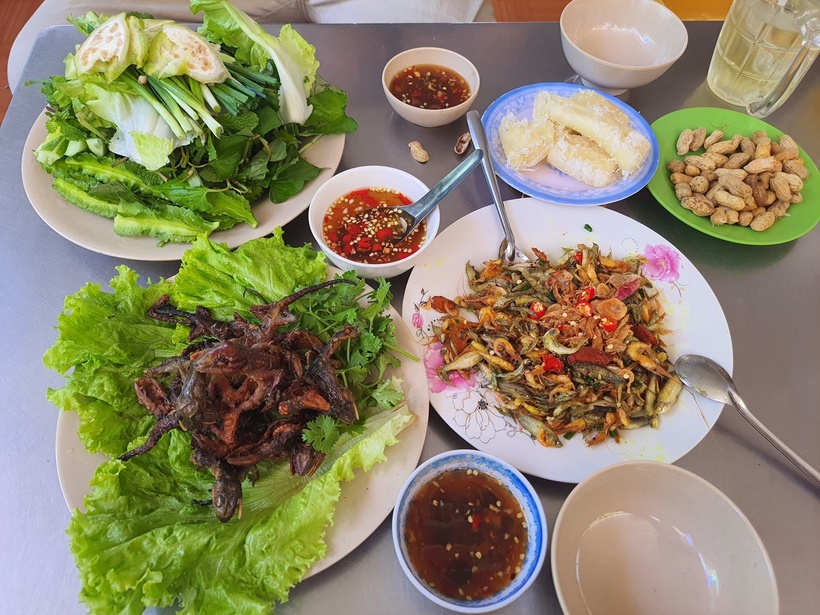 Thằn lằn núi tuy có vẻ ngoài xấu lạ nhưng là món nhậu khoái khẩu của người dân Tây Ninh và du khách thập phương.