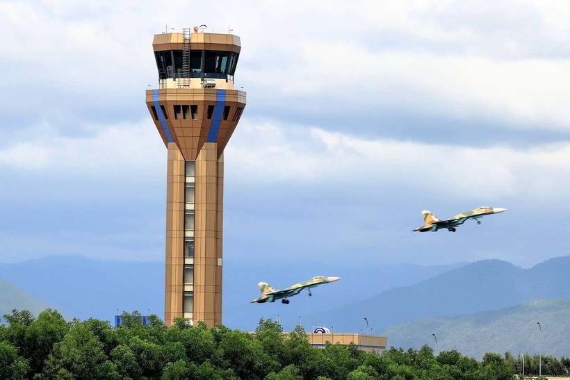 Đài Kiểm soát không lưu Phù Cát