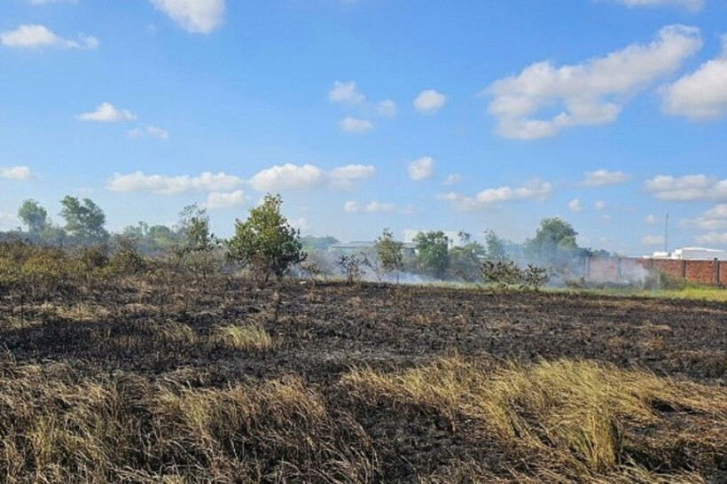 Công an TP Cần Thơ cảnh báo hiểm họa về việc đốt đồng, đốt cỏ gây nguy hiểm . Ảnh: Tuổi Trẻ