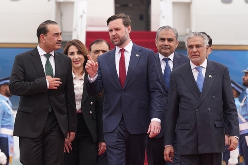Phó tổng thống Mỹ JD Vance đến Pakistan ngày 11/4, trước thềm đàm phán Mỹ - Iran. Ảnh: REUTERS