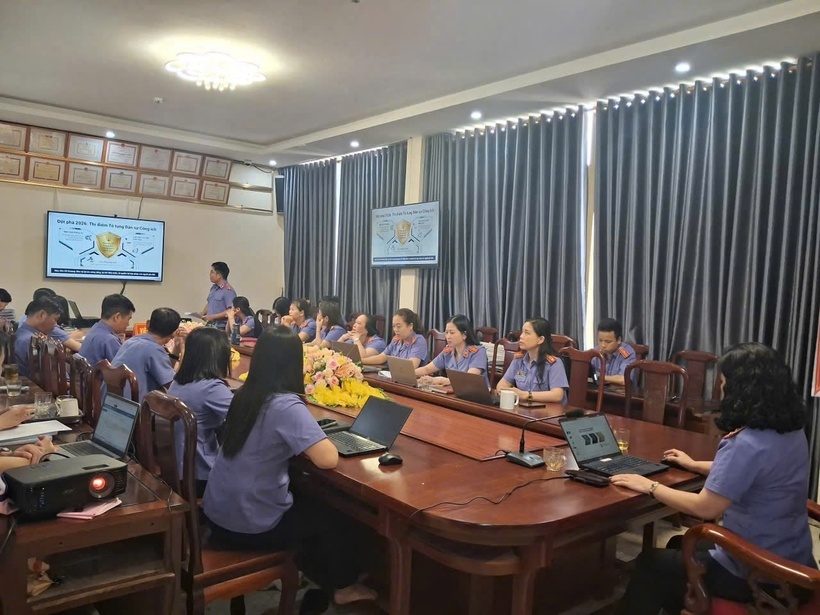 Hội nghị nhằm giúp cán bộ, công chức trong đơn vị nắm vững tinh thần chỉ đạo, mục tiêu và các giải pháp nhằm nâng cao chất lượng, hiệu quả công tác kiểm sát giải quyết các vụ việc dân sự, hành chính, cũng như việc triển khai thực hiện thí điểm tố tụng dân sự công ích.