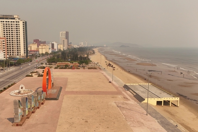Một góc biển Cửa Lò - nơi gần khu vực Quảng trường Bình Minh xảy ra vụ việc. Ảnh: Dân trí