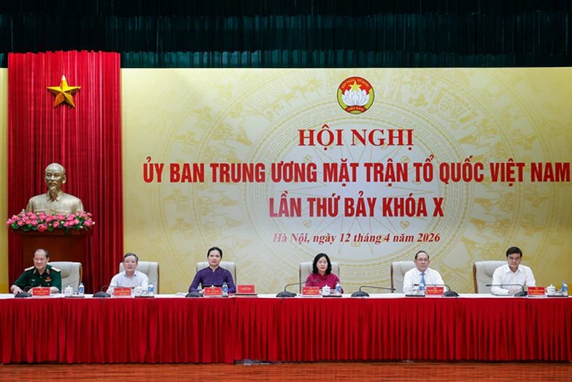 Các đại biểu chủ trì hội nghị (Ảnh: Quang Vinh).