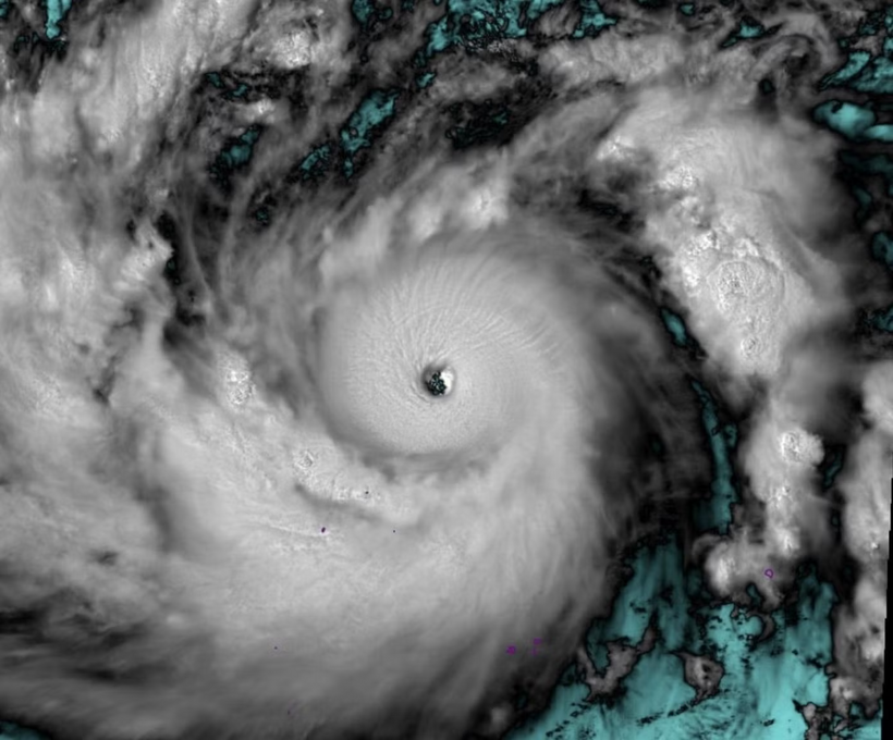 Hình ảnh bão Sinlaku chụp từ vệ tinh chiều 12/4.