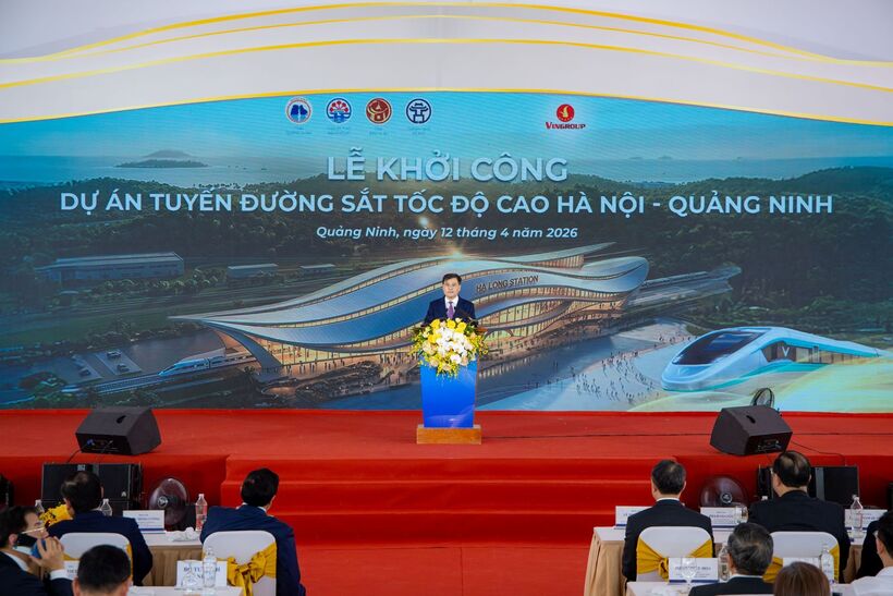 Ông Bùi Văn Khắng, Phó Bí thư Tỉnh ủy, Chủ tịch Ủy ban nhân dân tỉnh Quảng Ninh phát biểu tại lễ khởi công dự án tuyến đường sắt tốc độ cao Hà Nội - Quảng Ninh.