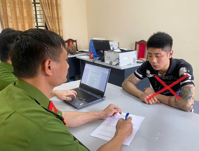 Đối tượng Nguyễn Văn Bình tại cơ quan Công an. Ảnh CACC