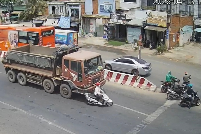 Camera ghi lại hình ảnh thời điểm xảy ra sự việc. Ảnh: Dân trí