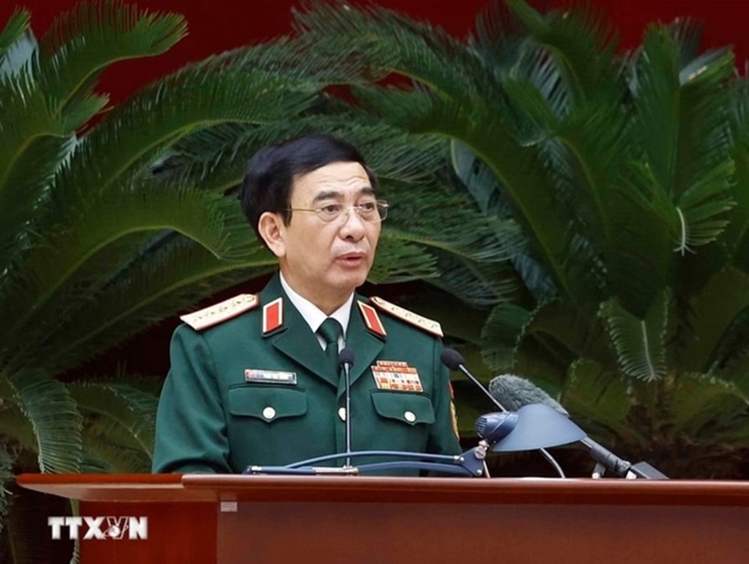 Đại tướng Phan Văn Giang, Ủy viên Bộ Chính trị, Phó Bí thư Quân ủy Trung ương, Phó Thủ tướng, Bộ trưởng Bộ Quốc phòng, đại diện các đơn vị phát biểu. (Ảnh: TTXVN).