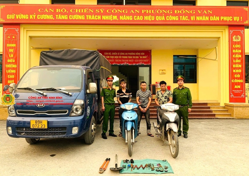 Công an phường Đồng Văn điều tra, bắt giữ 3 đối tượng trộm cắp tài sản. Ảnh: Cổng thông tin điện tử Công an tỉnh Ninh Bình