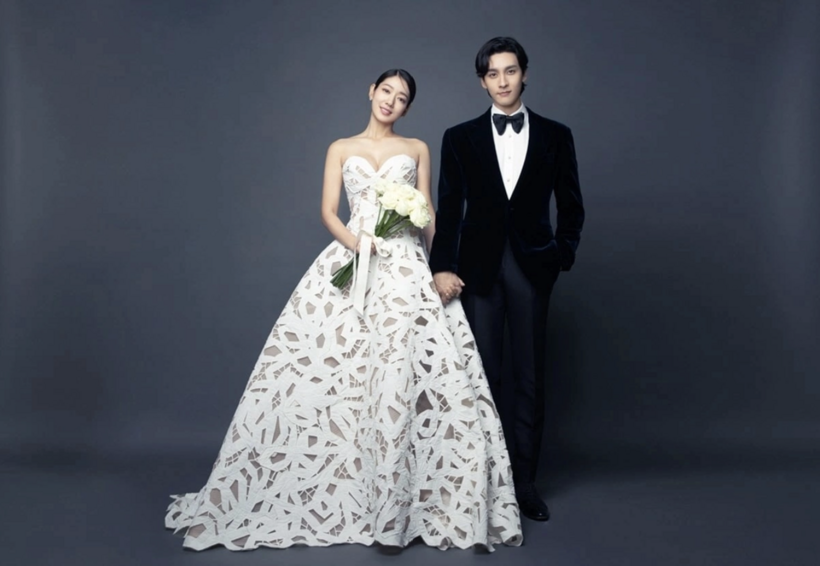 Vợ chồng Park Shin Hye và Choi Tae Joon.