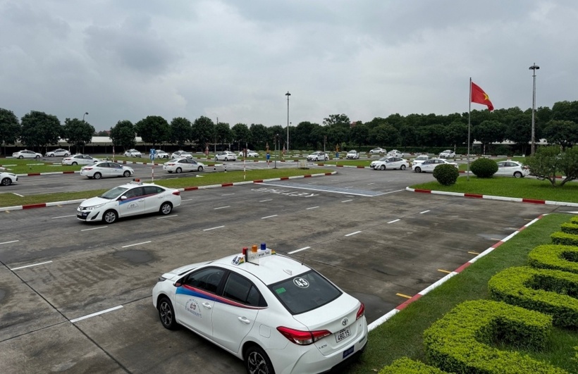 Sát hạch lái xe tại sân Ngọc Hà, Hà Nội. (Ảnh: VnExpress)
