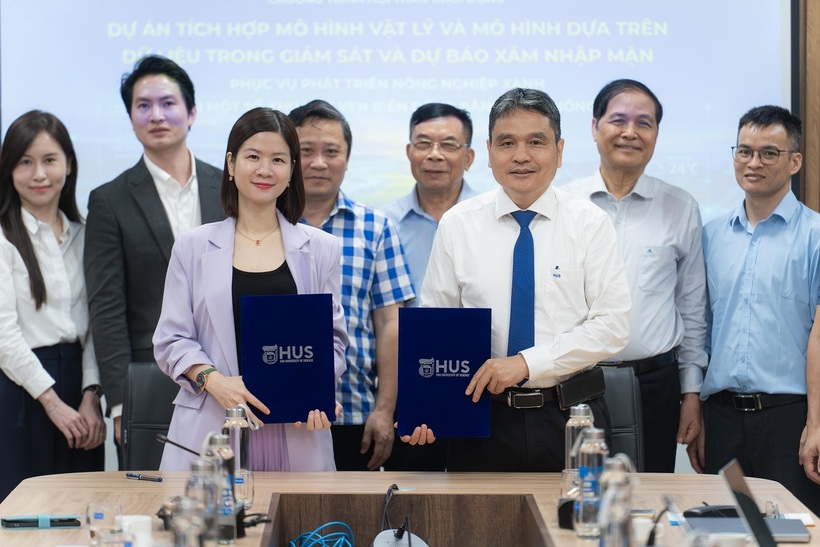 Quỹ VinFuture và Trường ĐH Khoa học Tự nhiên - ĐHQG Hà Nội chính thức công bố hợp tác triển khai Dự án “Tích hợp mô hình vật lý và mô hình dựa trên dữ liệu trong giám sát và dự báo xâm nhập mặn phục vụ phát triển nông nghiệp xanh tại một số khu vực ven biển Đồng bằng sông Hồng”