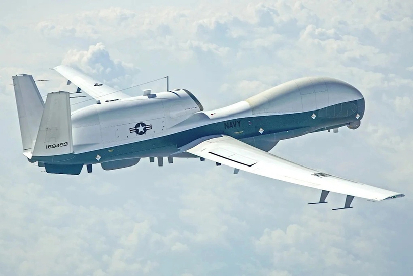 Một máy bay trinh sát không người lái (UAV) MQ-4C Triton của Mỹ (Ảnh: USN).