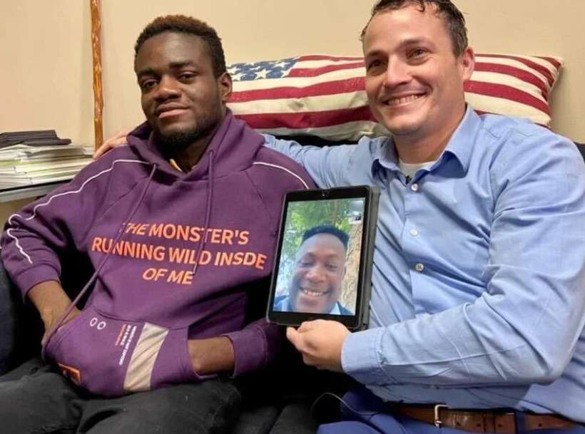 Ông Stephen Ira Adams (phải) và Isaac, em trai của Anderson ở bang Louisiana (Mỹ). Ảnh: CBS News