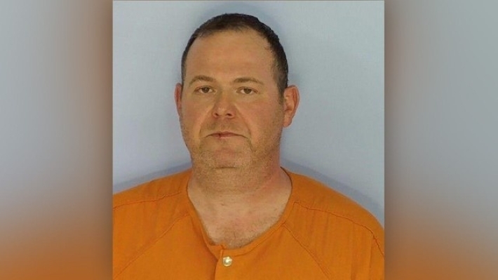 Bác sĩ phẫu thuật Thomas Shaknovsky đã bị đình chỉ giấy phép hành nghề