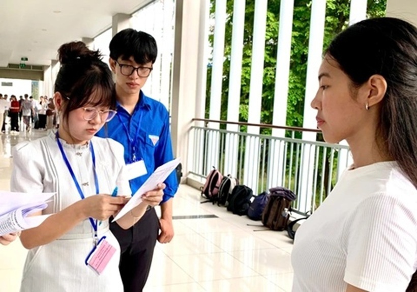 Thí sinh tham dự kỳ thi đánh giá năng lực ĐH Quốc gia TP.HCM đợt 1 năm 2026 tại điểm thi Trường đại học Kinh tế - Luật. Ảnh: Tuổi trẻ Online