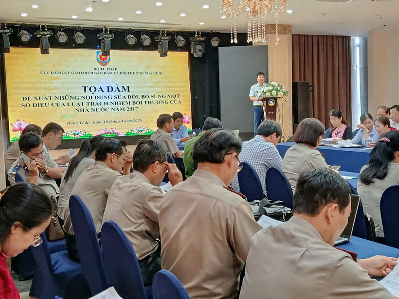 Ông Nguyễn Ngọc Vũ, Phó Cục trưởng Cục Đăng ký giao dịch bảo đảm và Bồi thường nhà nước phát biểu tại Toạ đàm.