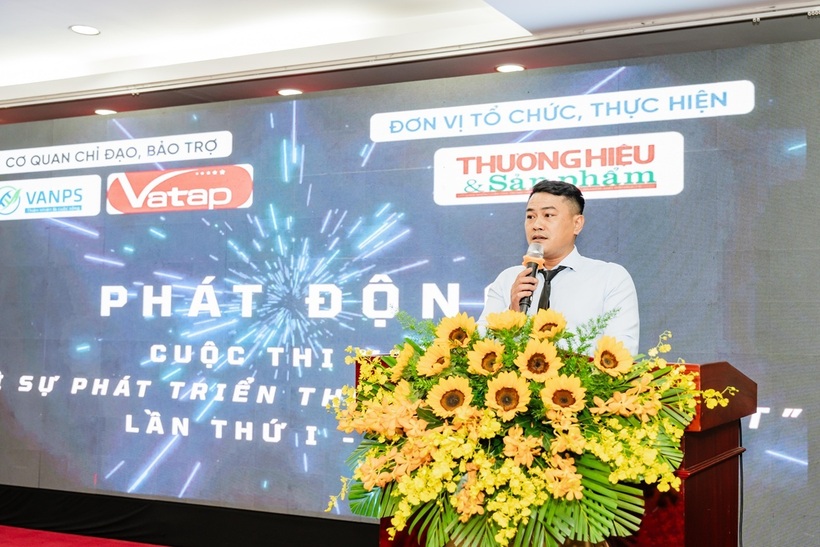 Nhà báo Nguyễn Viết Hưng – Tổng Biên tập Tạp chí Thương hiệu và Sản phẩm, Trưởng Ban Tổ chức phát biểu tại lễ phát động cuộc thi viết “Vì sự phát triển thương hiệu Việt”.