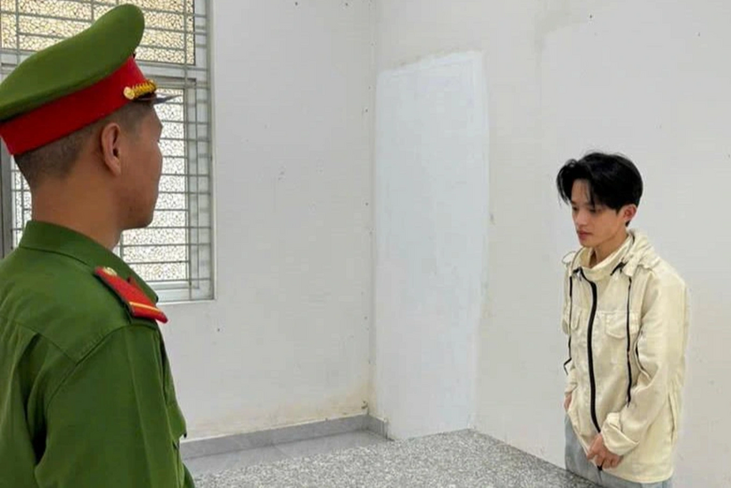 Nguyễn Đức Quyền tại cơ quan công an. Ảnh: Báo Dân trí.