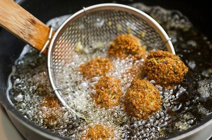 Ăn sáng bằng thực phẩm nhiều đường, dầu mỡ có thể làm tăng nguy cơ tổn thương thận.