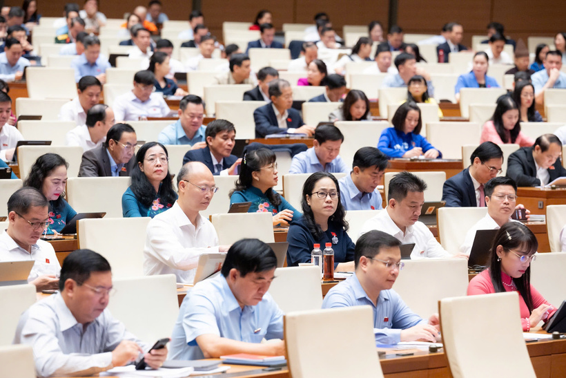 Quang cảnh phiên thảo luận tại hội trường sáng 21/4 (Ảnh: Media Quốc hội).