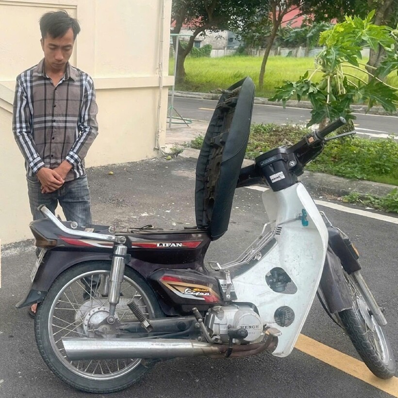 Đối tượng và tang vật vụ án. Ảnh: Công an tỉnh Ninh Bình.