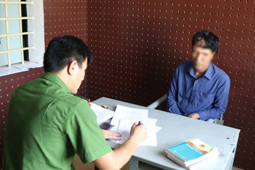 "Tú ông" Mai Văn Sai tại cơ quan công an. Ảnh: Người lao động