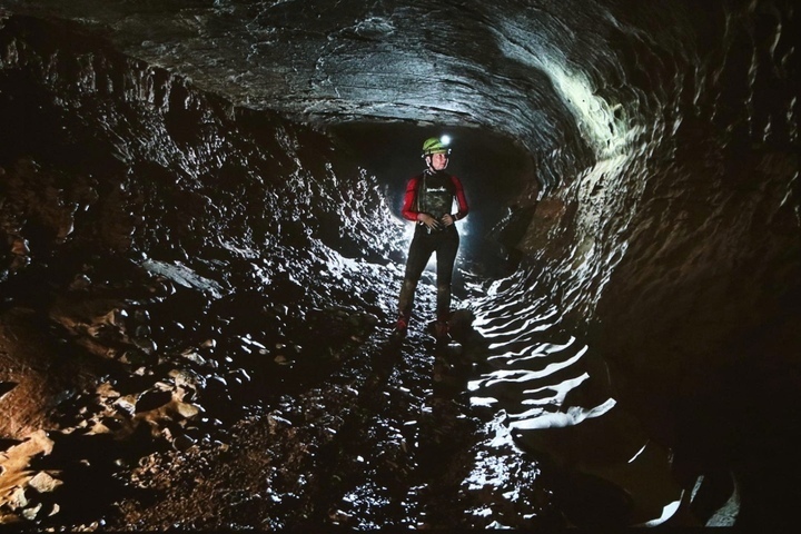 Hang Nước Lặn (nằm trên 2 xã Tân Thành và xã Tuyên Lâm) dài 2.721 m cũng vừa được phát hiện ở Quảng Trị.