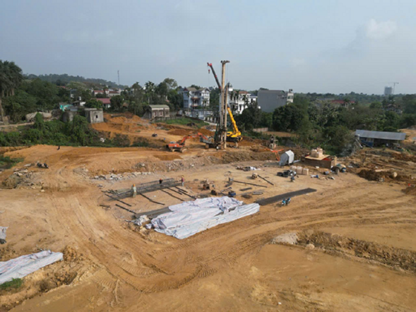 Nhiều công trình nhanh chóng được giải tỏa, bàn giao mặt bằng sạch phục vụ dự án xây dựng tuyến đường cao tốc Đại lộ Thăng Long với Quốc lộ 21(Chiều dài toàn tuyến khoảng 6,7 km thuộc địa bàn xã Hòa Lạc- xã Yên Xuân)