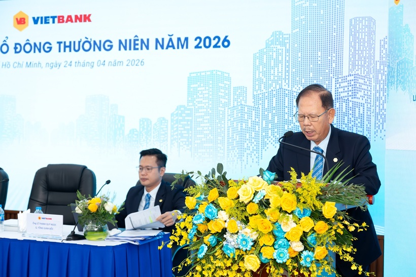 Ông Nguyễn Hữu Trung – Phó Chủ tịch HĐQT báo cáo tiến độ thực hiện tăng vốn điều lệ và việc niêm yết trên thị trường chứng khoán đối với cổ phiếu Vietbank