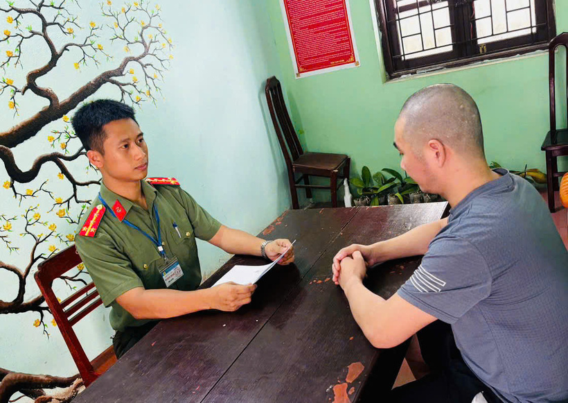 Bị can Hoàng Văn Đôn làm việc với Cơ quan Công an