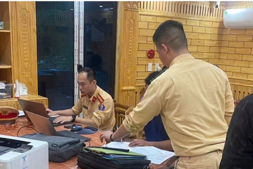 CSGT làm việc với cá nhân liên quan.