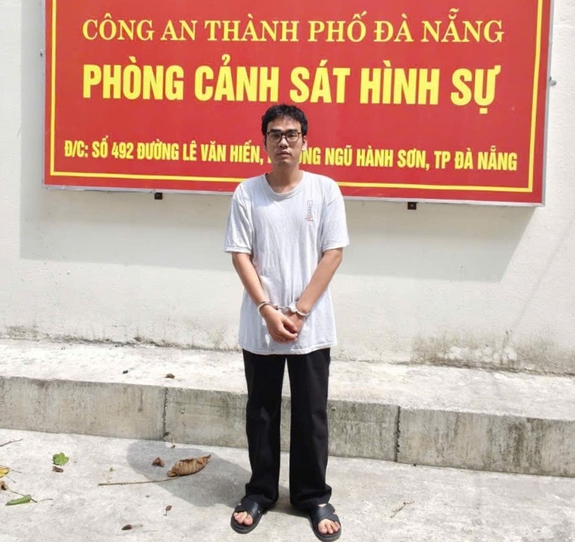 Cơ quan Cảnh sát điều tra Công an TP Đà Nẵng tống đạt các quyết định đối với Mai Thành Trung. Ảnh: Cổng thông tin điện tử Công an TP Đà Nẵng