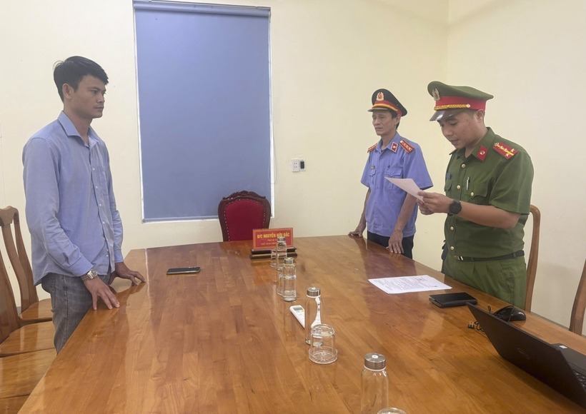 Nguyễn Sơn Tùng tại cơ quan công an. Ảnh: Công an tỉnh Quảng Trị.