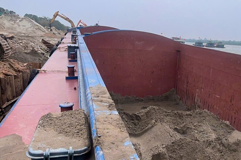 Toàn bộ số cát trên phương tiện và trên bến đều không có hóa đơn chứng minh nguồn gốc hợp pháp.