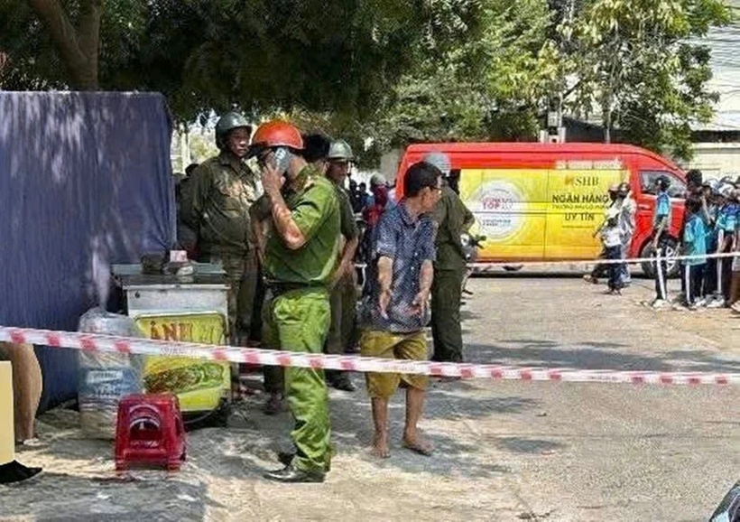 Công an phong tỏa hiện trường để điều tra. Ảnh: PLO