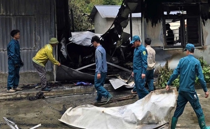 Hiện trường vụ cháy nhà khiến 3 trẻ nhỏ tử vong. (Ảnh: VietnamNet)