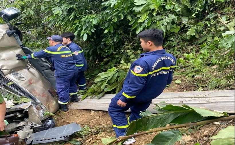 Phòng Cảnh sát phòng cháy chữa cháy và cứu nạn cứu hộ Công an tỉnh Sơn La cứu người bị tai nạn. (Ảnh: Tuổi trẻ)