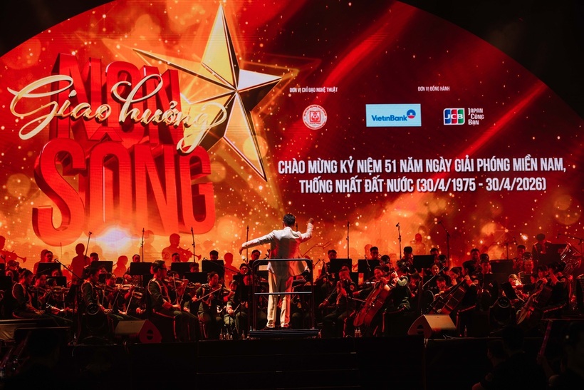 Chương trình Giao hưởng Non Sông quy tụ gần 200 nghệ sĩ được tổ chức tại Phố đi bộ Trần Nhân Tông, Công viên Thống nhất