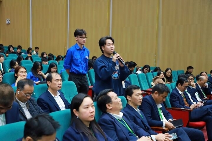 Học viện Nông nghiệp Việt Nam quyết định tạm dừng quy định bắt buộc tham gia câu lạc bộ ít nhất 24 tháng để rà soát, hoàn thiện. Ảnh: VTC News