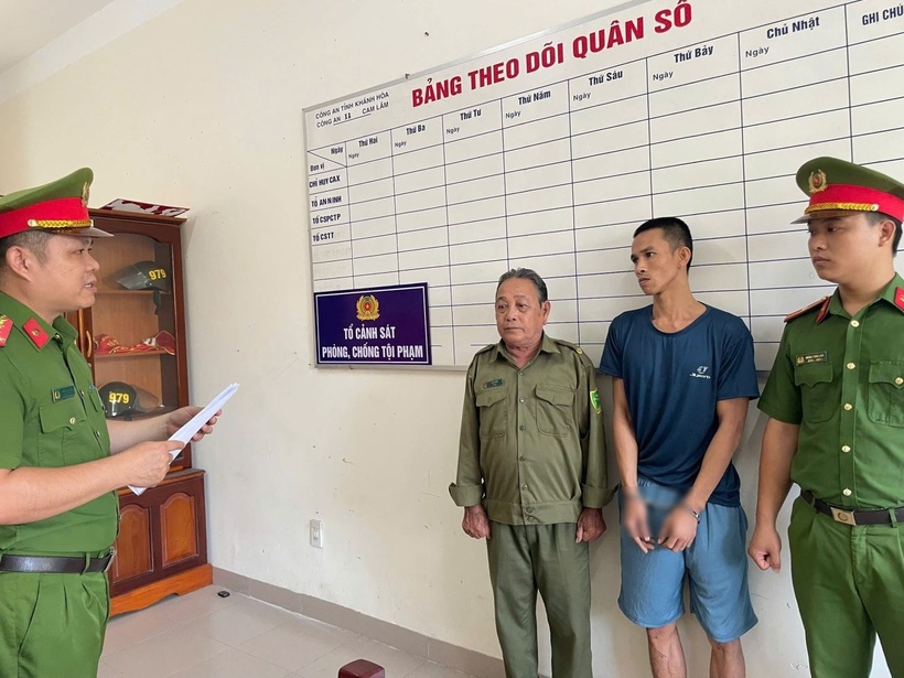 Cơ quan Cảnh sát điều tra thông báo các quyết định khởi tố, bắt tạm giam bị can đối với Nguyễn Quốc Dũng. Ảnh: Cổng thông tin điện tử Công an tỉnh Khánh Hòa