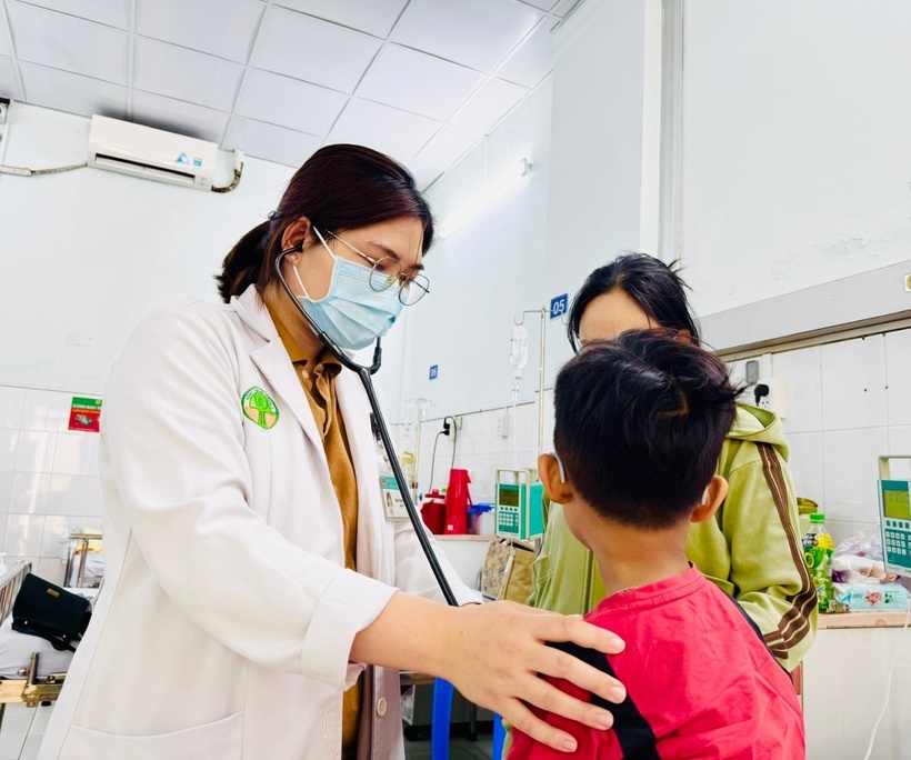 Bộ Y tế chỉ đạo khẩn vụ 25 học sinh nghi ngộ độc tại trường tiểu học ở TP HCM. Ảnh: BVCC