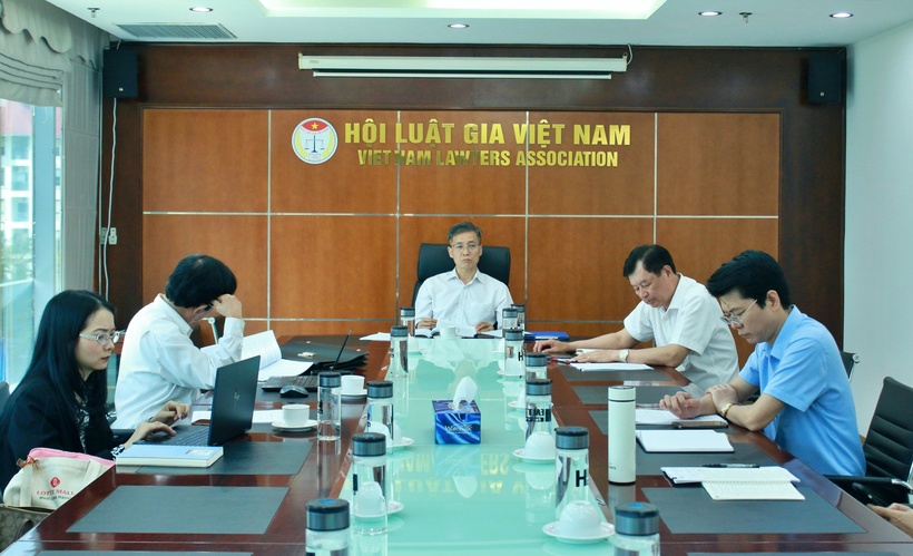 Ông Nguyễn Khánh Ngọc – Chủ tịch Hội Luật gia Việt Nam chủ trì cuộc họp.