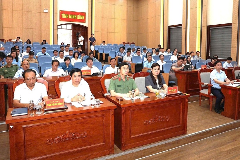 Hội nghị triển khai công tác tổ chức kỳ thi tuyển sinh lớp 10 THPT năm học 2026-2027 và kỳ thi tốt nghiệp THPT năm 2026 tỉnh Ninh Bình. Ảnh: Dân trí