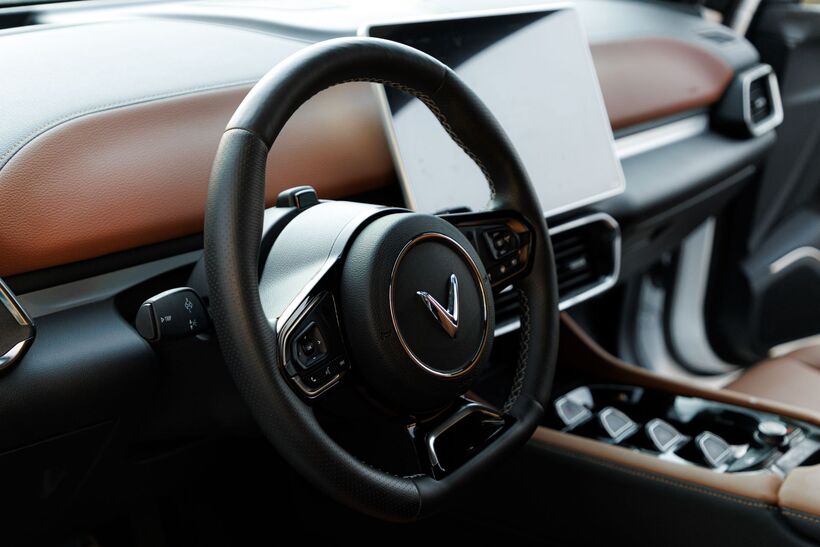 Chủ xe hài lòng với trải nghiệm “ông chủ” trên VinFast VF 9 - 2