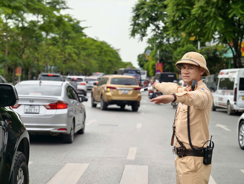 CSGT Hà Nội tăng cường kiểm soát, bảo đảm trật tự an toàn giao thông tại cửa ngõ phía Đông Thủ đô.
