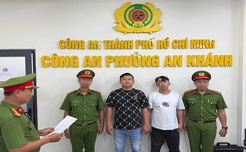 Trần Trọng Lễ và Phạm Hoàng Gia tại cơ quan công an. (Ảnh: Công an)